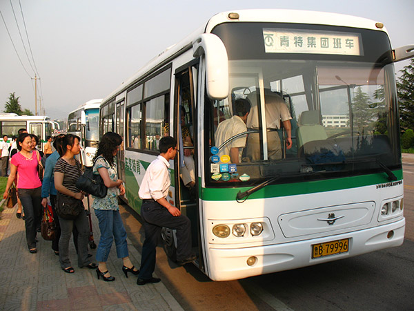 008PG国际集团员工班车